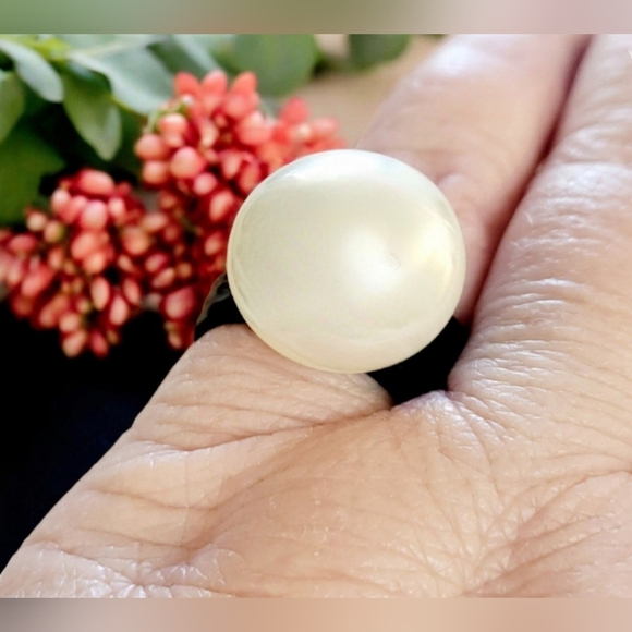 Womens Hammered Pearl Stone Ring - Picture 4 of 9